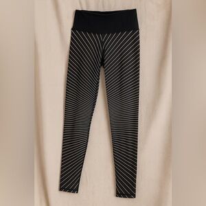 Lululemon athletics leggings in black with gold/tan accents size women’s 4